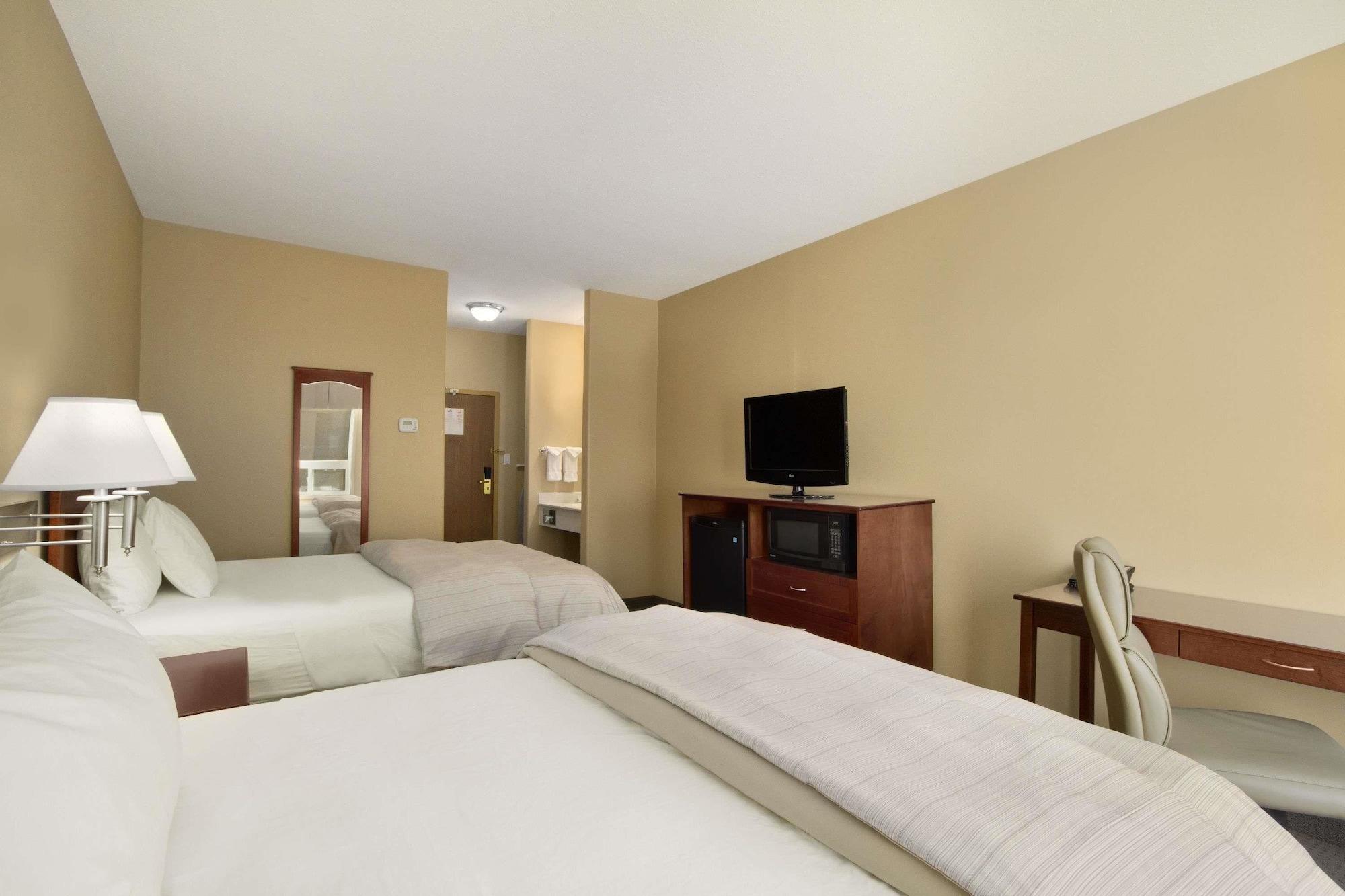 Days Inn & Suites By Wyndham Брендон Екстер'єр фото
