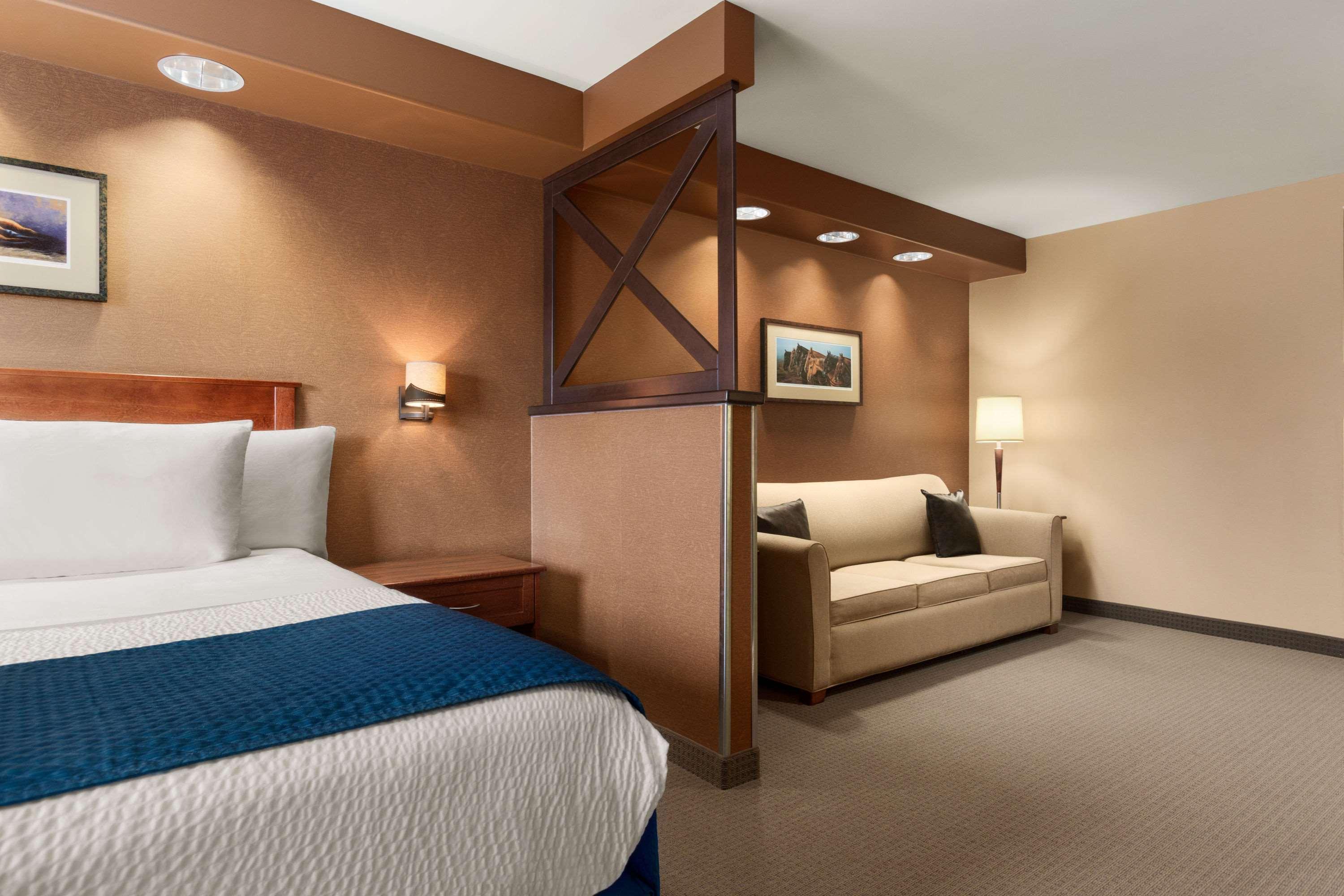 Days Inn & Suites By Wyndham Брендон Екстер'єр фото