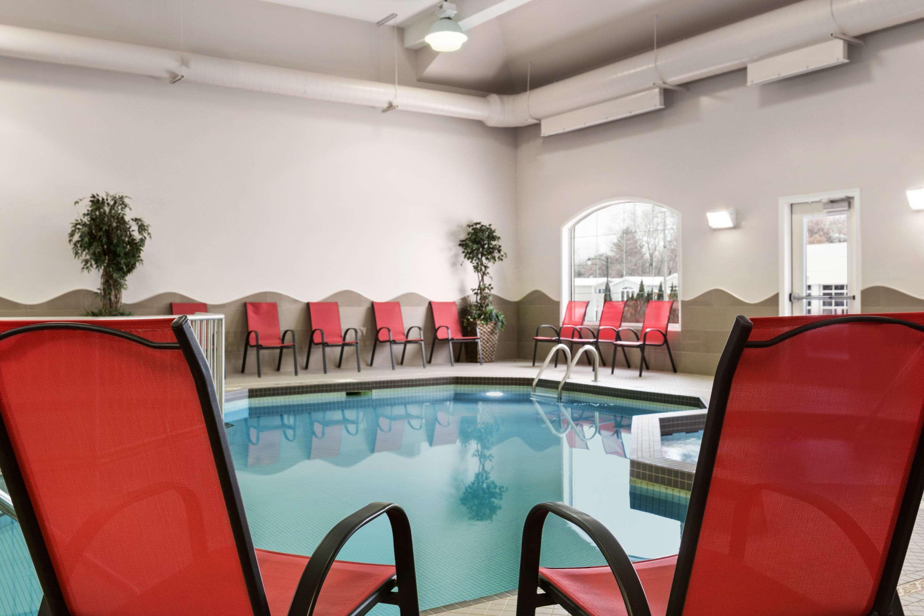 Days Inn & Suites By Wyndham Брендон Екстер'єр фото
