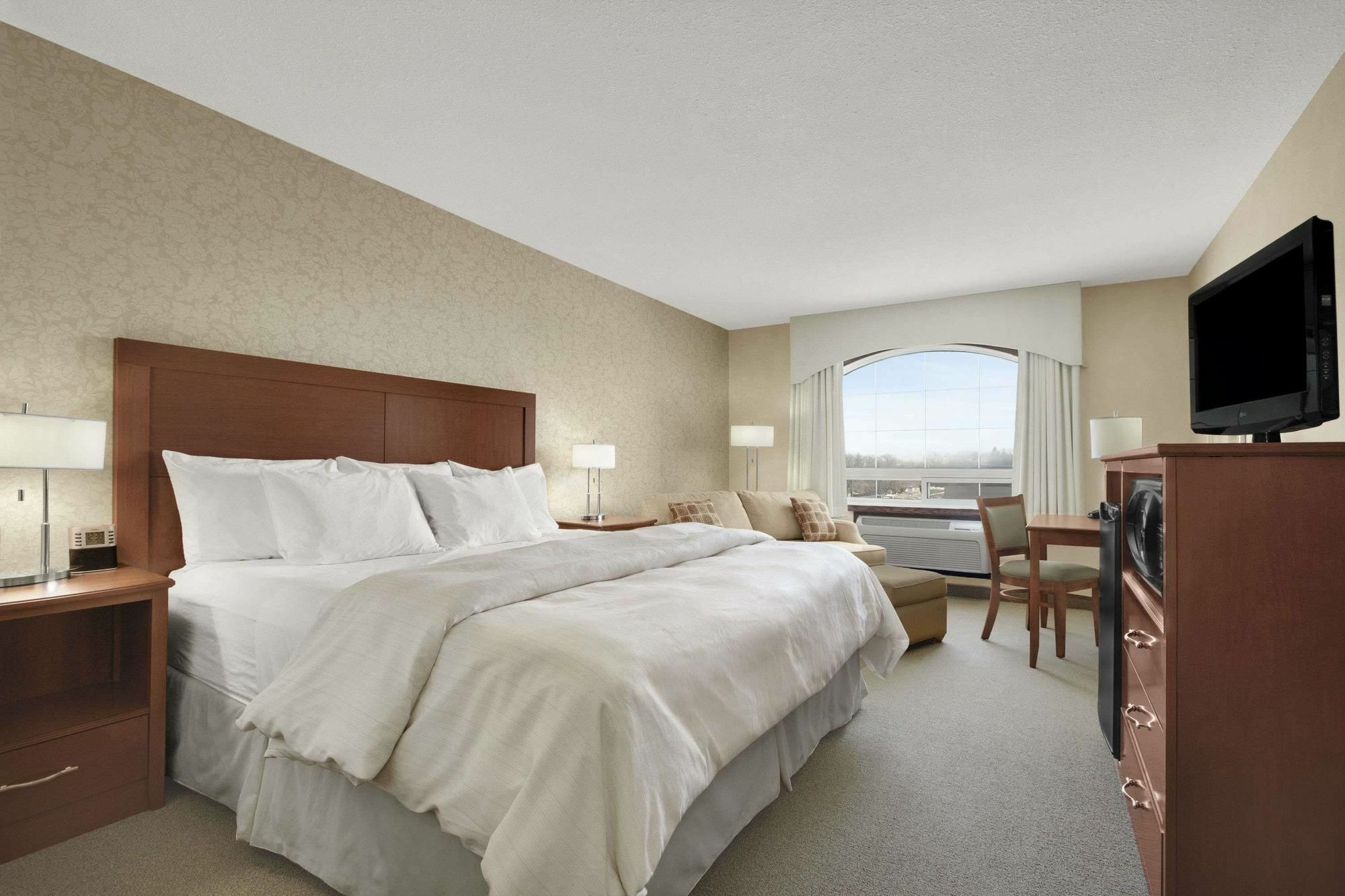 Days Inn & Suites By Wyndham Брендон Екстер'єр фото